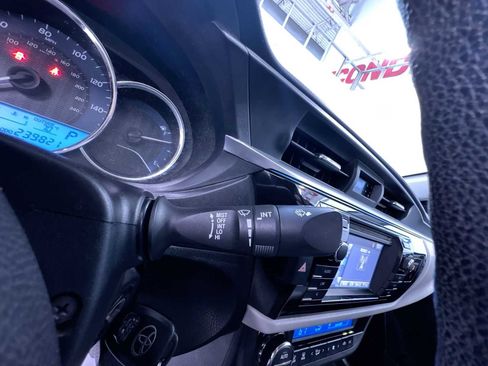 Used 2014 Toyota Corolla LE FWD image 11
