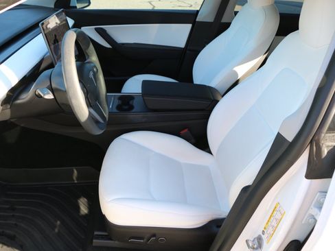 Used 2022 Tesla Model Y Performance AWD/4WD image 18