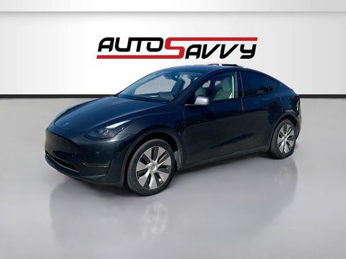 Used 2024 Tesla Model Y Long Range RWD image 3