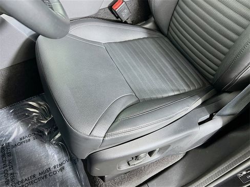 Used 2024 Land Rover Discovery S image 20