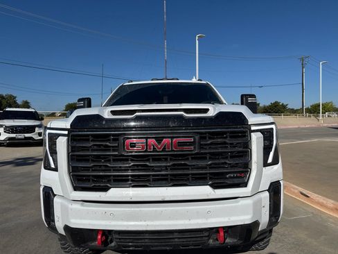 Used 2025 GMC Sierra 2500 AT4 w/ AT4 Premium Plus Package AWD/4WD image 9