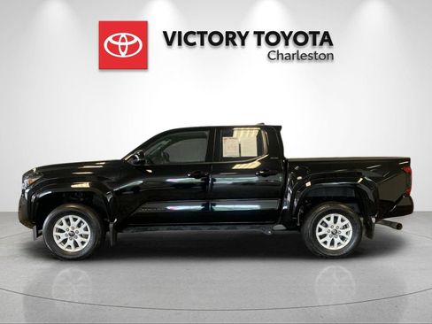 Used 2025 Toyota Tacoma SR5 AWD/4WD image 2