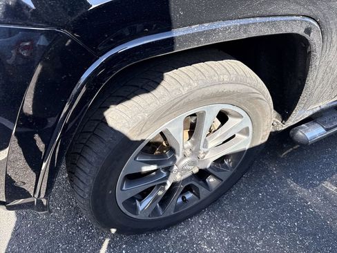 Used 2017 Jeep Grand Cherokee Overland w/ Jeep Active Safety Group image 7