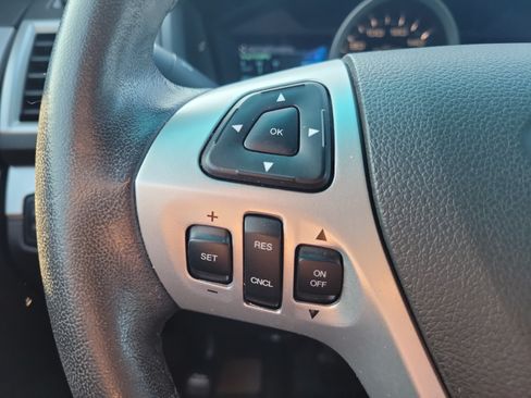 Used 2014 Ford Explorer XLT w/ Equipment Group 201A FWD image 21