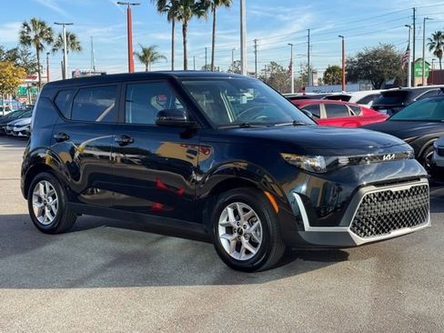 Certified 2025 Kia Soul LX image 4