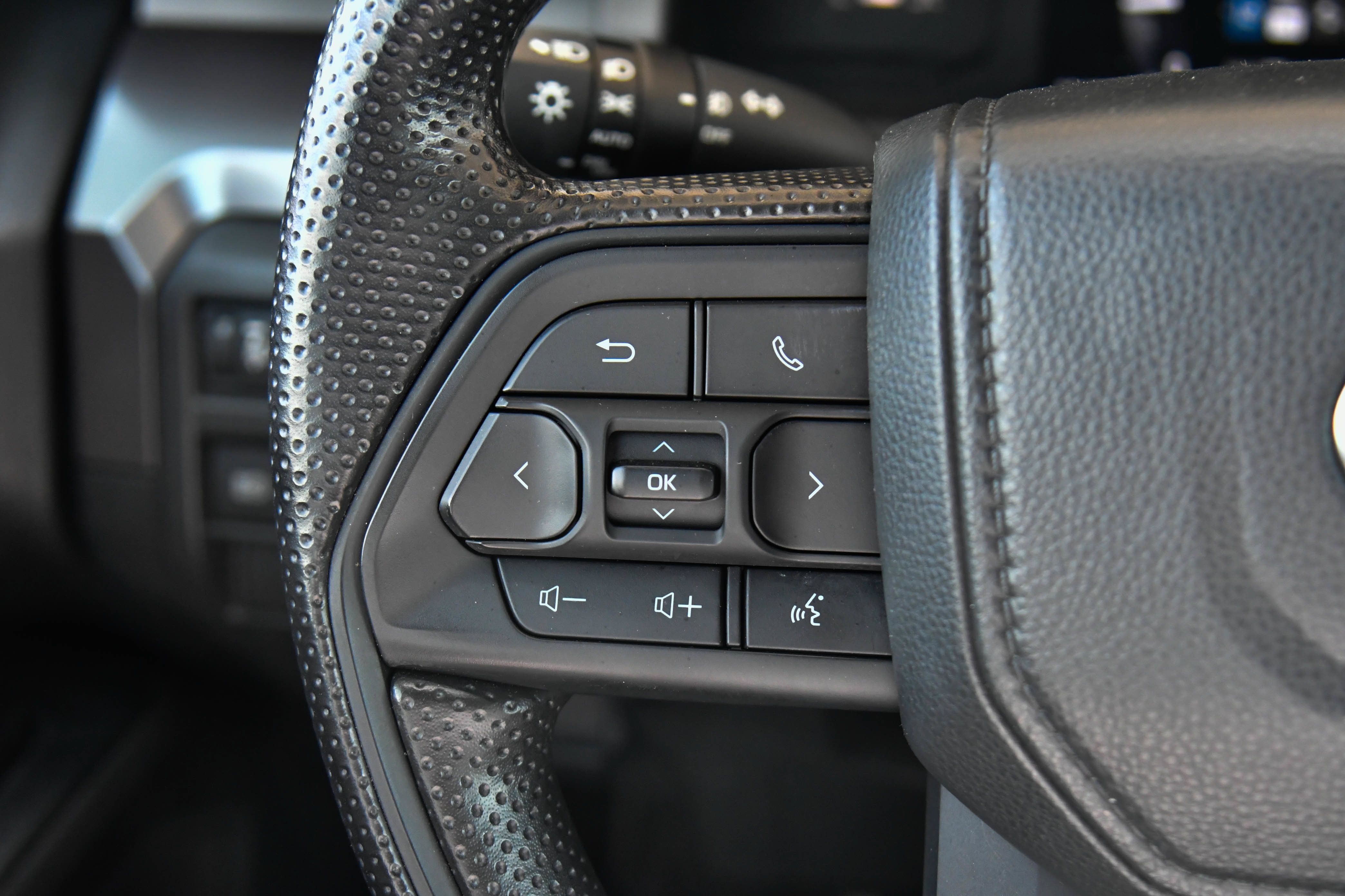 Used 2025 Toyota Tacoma SR5 AWD/4WD image 32