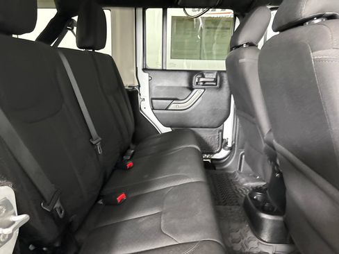 Used 2018 Jeep Wrangler Unlimited Sport S AWD/4WD image 24