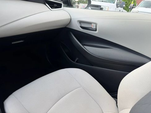 Used 2022 Toyota Corolla LE FWD image 17