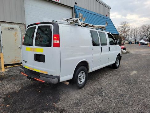 Used 2014 Chevrolet Express 2500 image 16