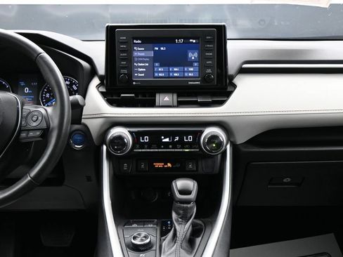 Used 2022 Toyota RAV4 XLE w/ XLE Grade Weather Package AWD/4WD image 18