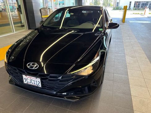 Used 2022 Hyundai Elantra SEL w/ Cargo Package FWD image 2