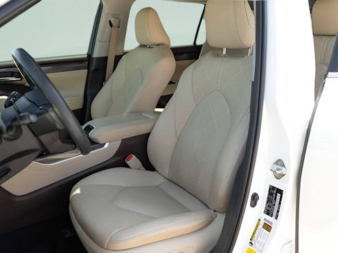 Used 2020 Toyota Highlander Platinum AWD/4WD image 14