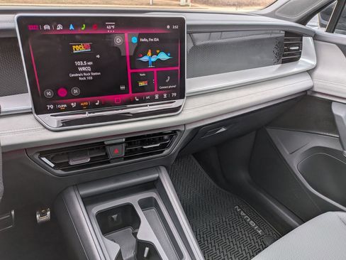 Used 2025 Volkswagen Tiguan SE R-Line image 21