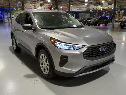 Used 2024 Ford Escape Active w/ Tech Pack #1 AWD/4WD image 5