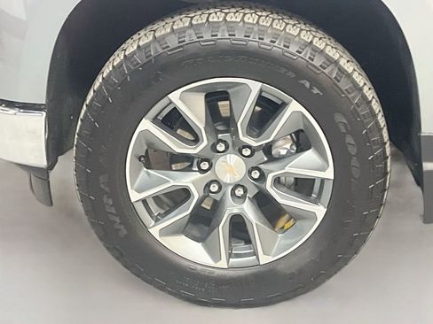 Used 2025 Chevrolet Silverado 1500 LT AWD/4WD image 31