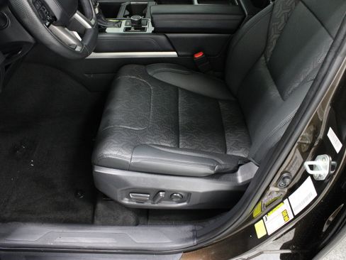 Used 2023 Toyota Tundra Limited w/ Power Package AWD/4WD image 17