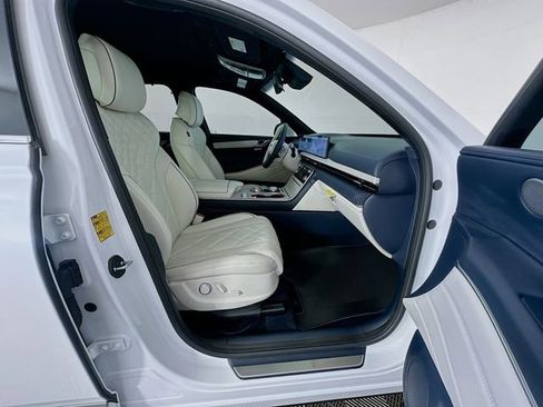 Used 2025 Genesis GV80 3.5T Prestige image 30