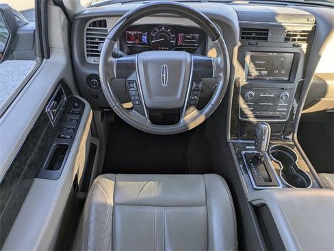 Used 2015 Lincoln Navigator 2WD image 18