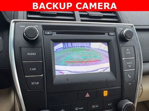 Used 2016 Toyota Camry LE FWD image 4