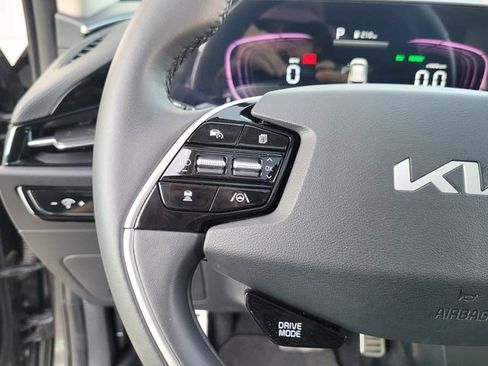 Certified 2025 Kia Niro EX Touring FWD image 23