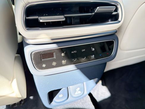 Used 2025 Genesis GV80 3.5T Prestige image 20