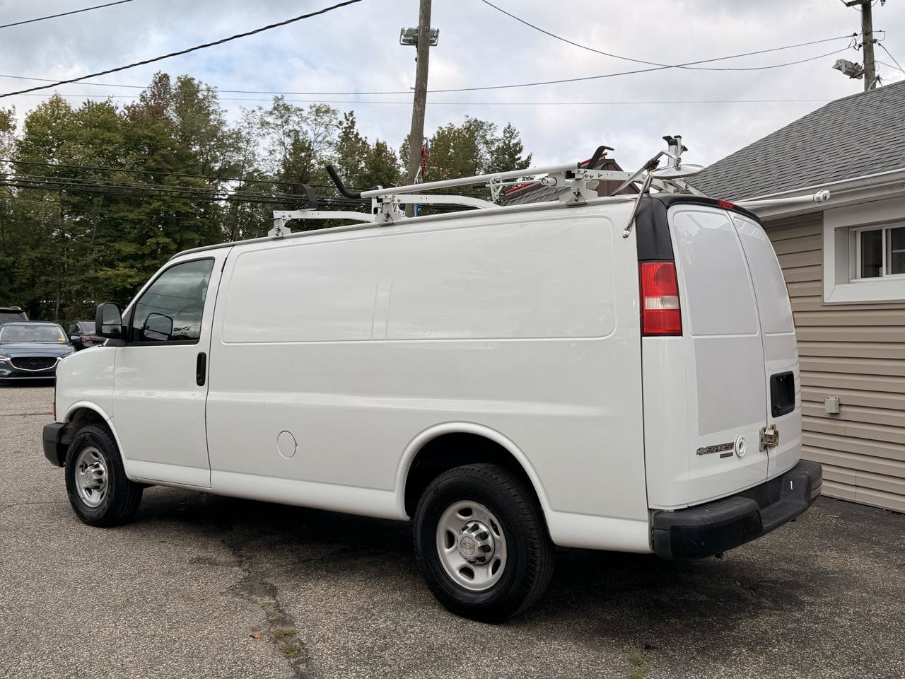 Used 2013 Chevrolet Express 3500 RWD image 4