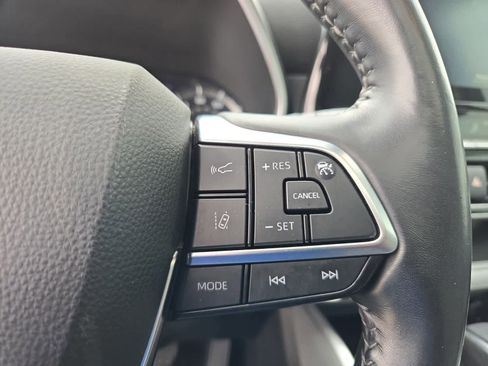 Used 2021 Toyota Highlander XLE FWD image 25