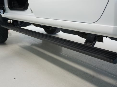 Used 2024 GMC Sierra 2500 AT4 w/ Technology Package image 8