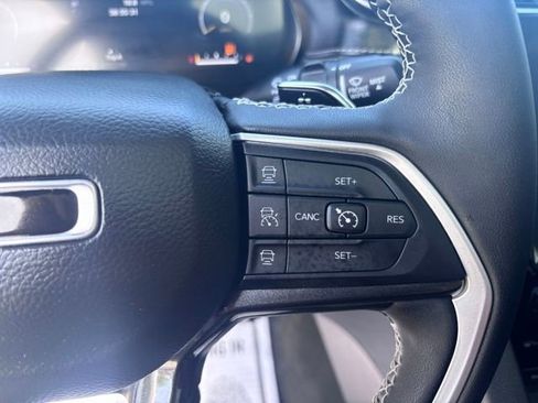 Used 2023 Jeep Grand Cherokee L Laredo AWD/4WD image 18