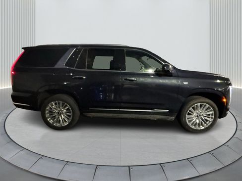 Used 2025 Cadillac Escalade Premium Luxury image 4