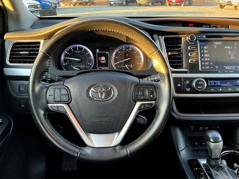 Used 2019 Toyota Highlander XLE image 12