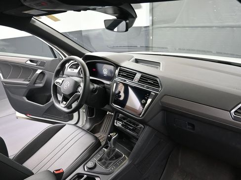 Used 2024 Volkswagen Tiguan SE R-Line image 12