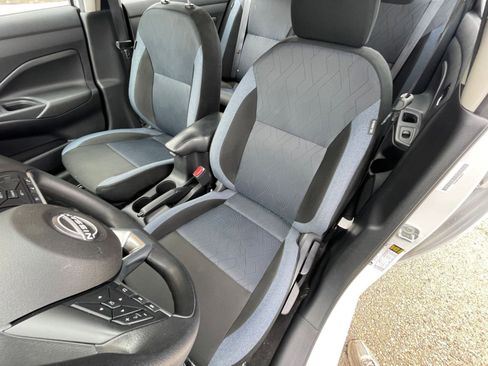 Used 2025 Nissan Versa SV image 35