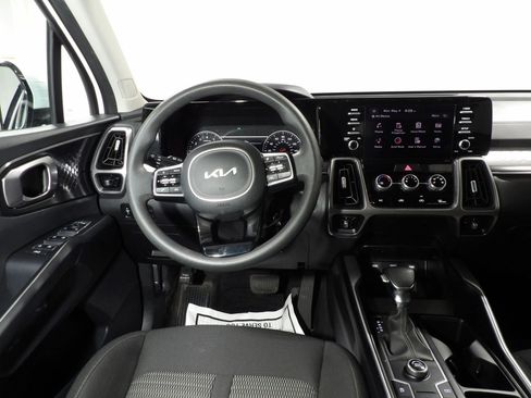 Used 2023 Kia Sorento LX FWD image 18