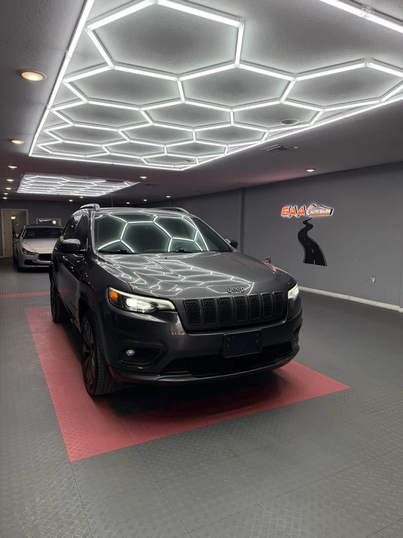 Used 2019 Jeep Cherokee High Altitude AWD/4WD image 1
