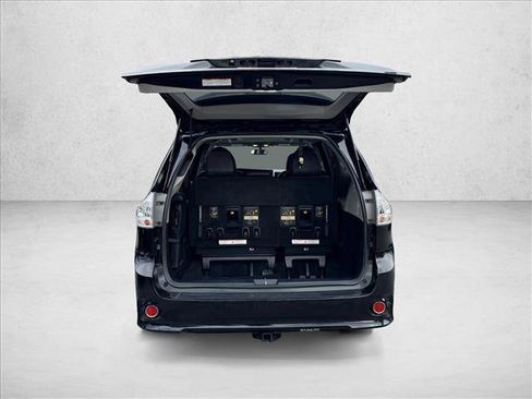 Used 2017 Toyota Sienna SE Premium image 7