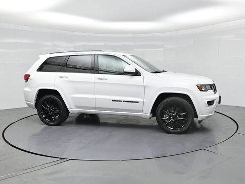 Used 2021 Jeep Grand Cherokee Laredo X AWD/4WD image 30