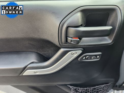 Used 2015 Jeep Wrangler Unlimited Sahara w/ Dual Top Group image 15