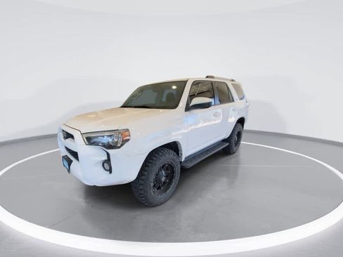 Used 2019 Toyota 4Runner SR5 AWD/4WD image 4