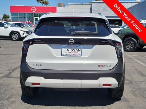 Used 2025 Nissan Kicks SR w/ SR Premium Package AWD/4WD image 31