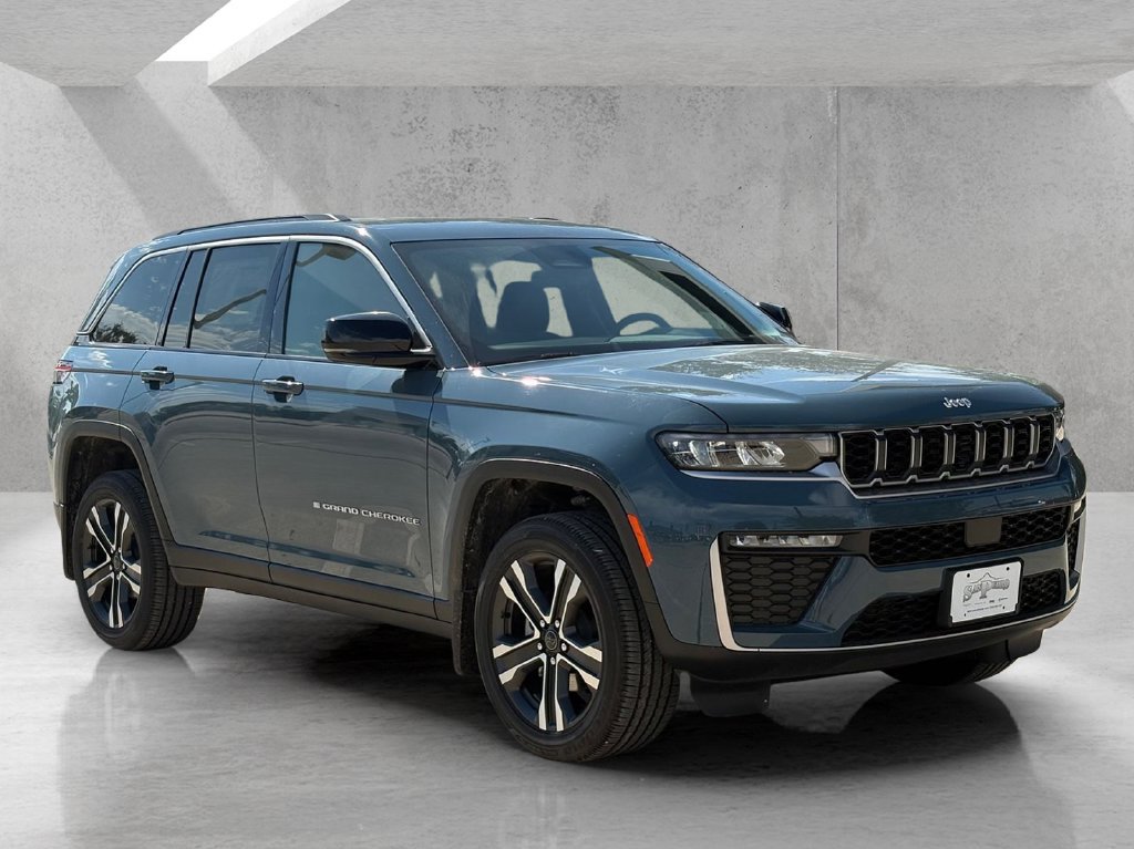 New 2027 Jeep Grand Cherokee Limited w/ MOPAR Finishing Package RWD image 3