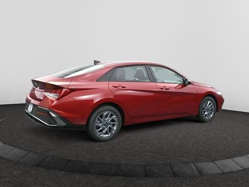 Used 2025 Hyundai Elantra Blue image 7