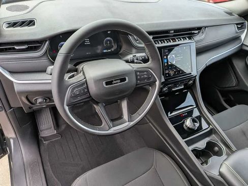 Certified 2025 Jeep Grand Cherokee Laredo X w/ Luxury Tech Group I AWD/4WD image 2