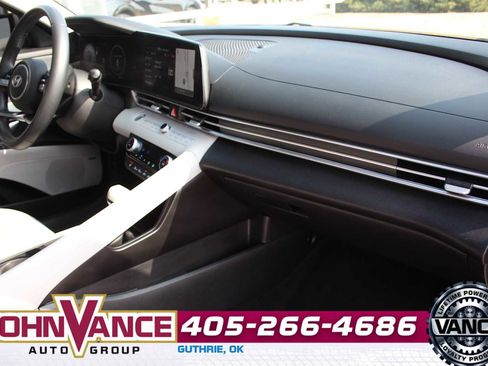 Used 2024 Hyundai Elantra Limited image 14