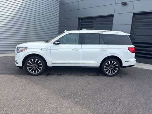 Used 2021 Lincoln Navigator Reserve w/ Luxury Package image 2