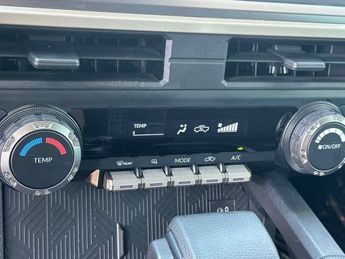 Certified 2025 Toyota Tacoma SR5 AWD/4WD image 22