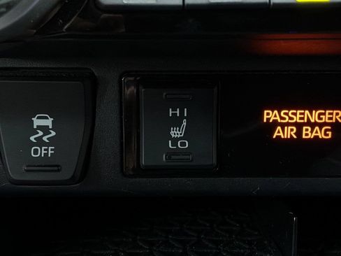 Used 2020 Toyota RAV4 XLE w/ Convenience Package AWD/4WD image 28