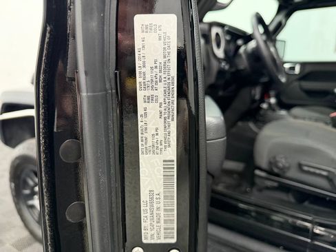 Used 2025 Jeep Wrangler Sport AWD/4WD image 22