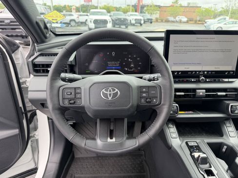 Used 2026 Toyota RAV4 XSE w/ Panoramic Sun Roof Package AWD/4WD image 17