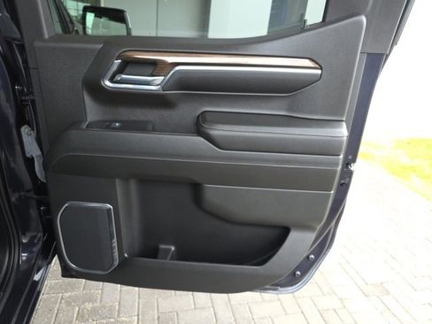 Used 2023 Chevrolet Silverado 1500 LT image 11